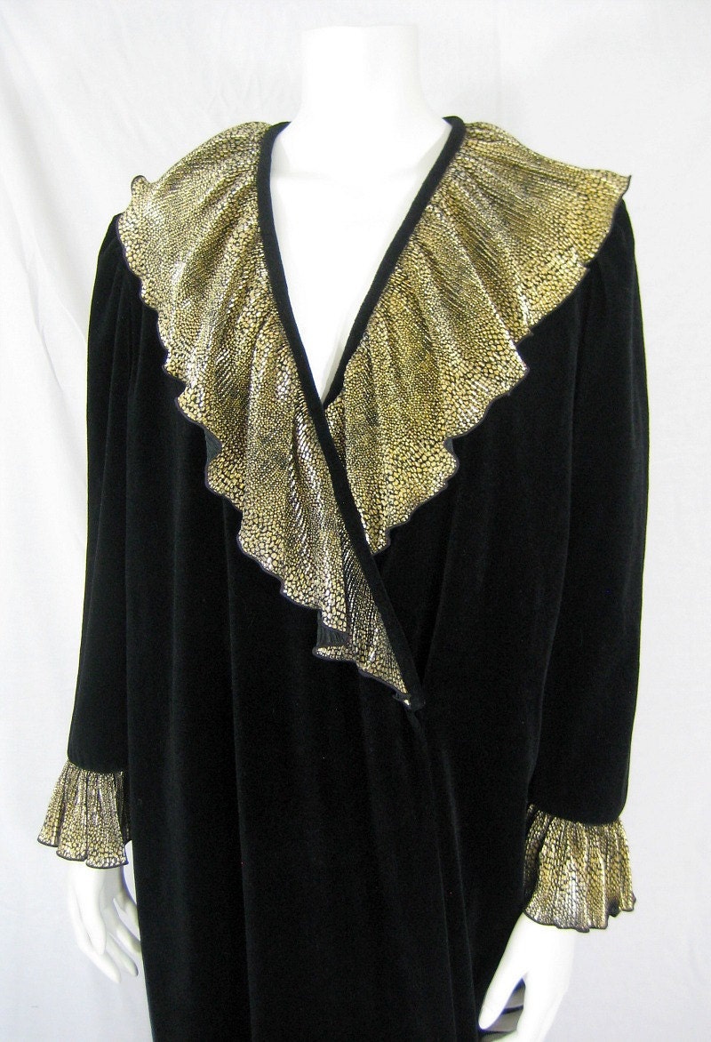 Vintage 1980s Bill Blass Black Velour & Gold Metallic Lounging Dressing Gown M / L