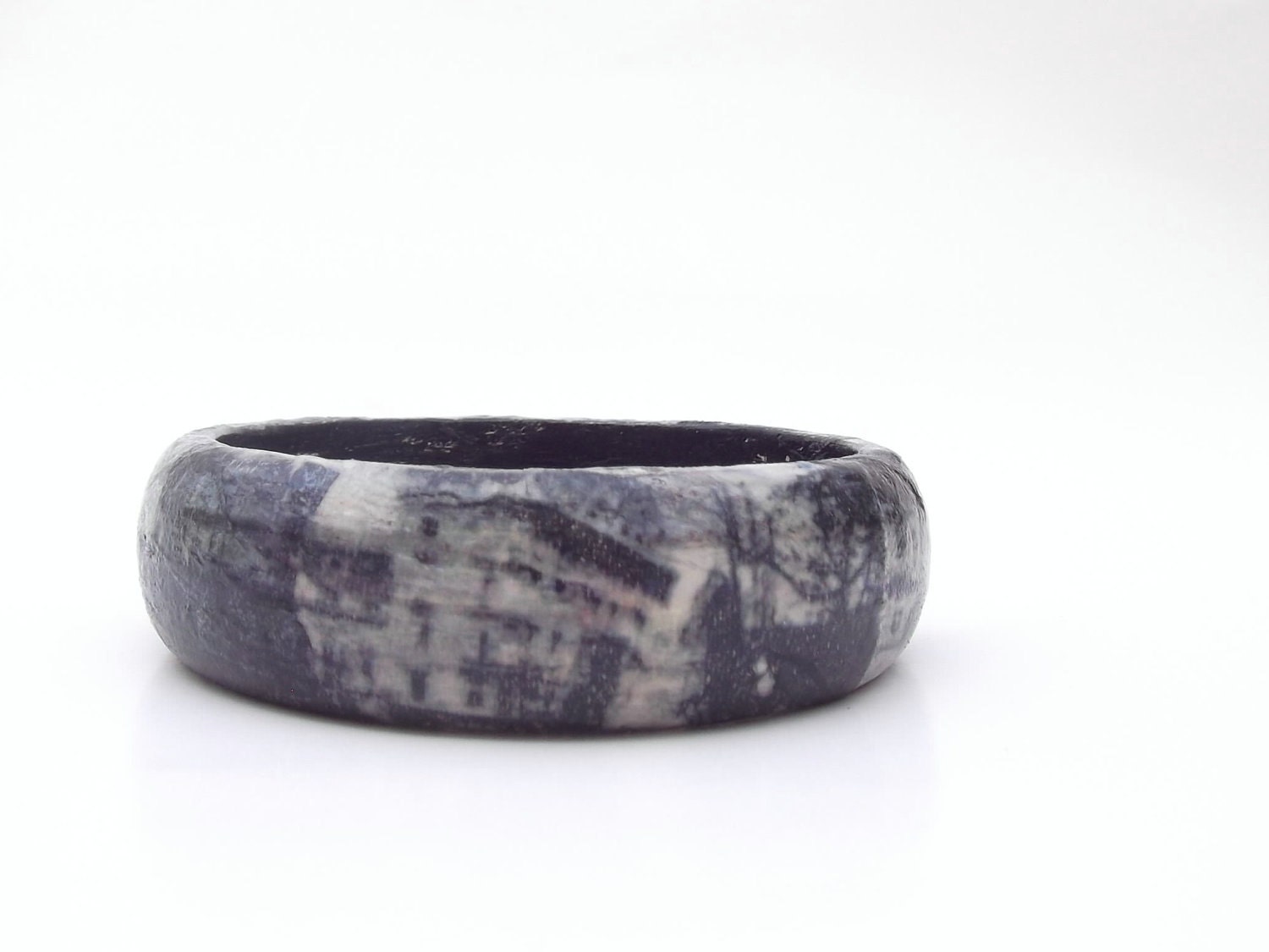 Photography bracelet, vintage image jewelry, paper jewelry, city photography bracelet, black and white decoupage bangle. eco friendly