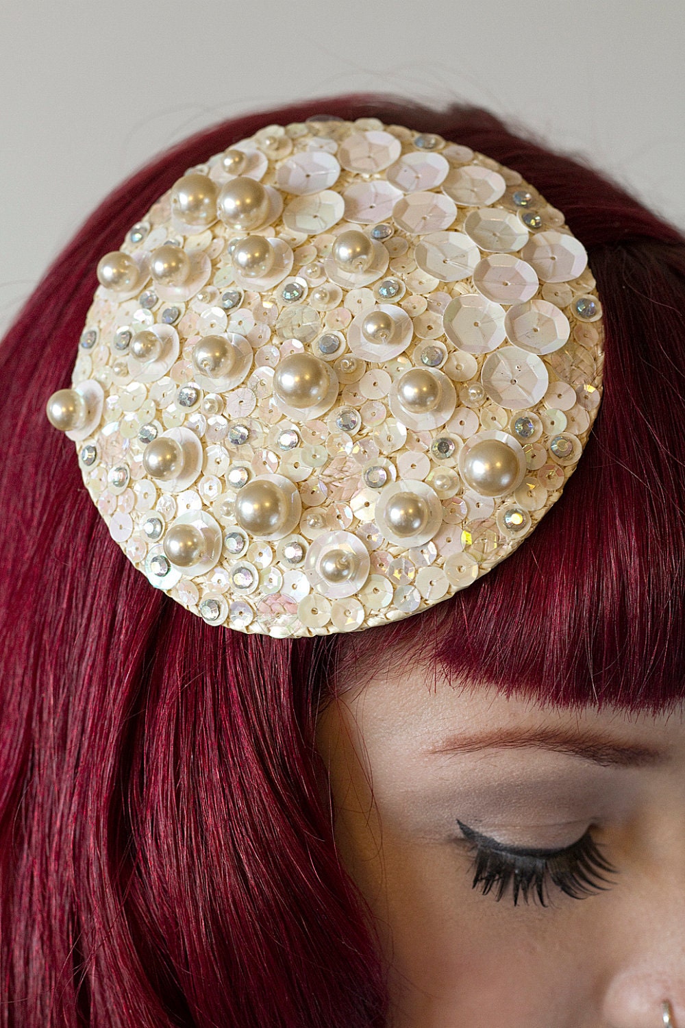 Bridal hat in ivory pearls and sequins