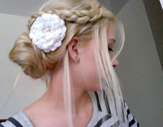 Crochet White Flower Hair Clip with Silver Beads- White Bridal flower hair clip- Crochet white flower