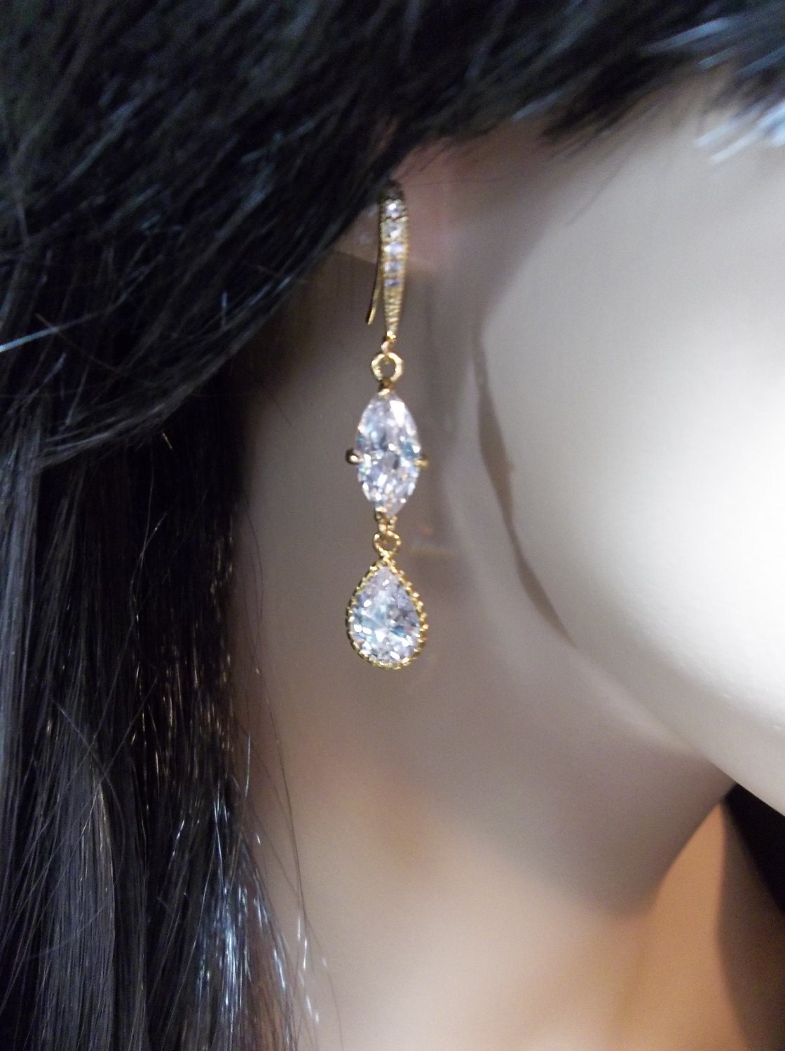 Gold Crystal Earrings - long - Sparkling teardrops -