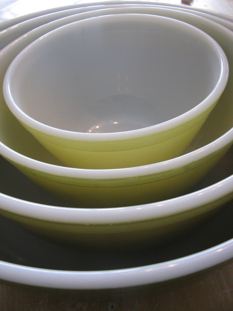 SALE Vintage 1960s Pyrex Verde Mixing Bowl Set of 4