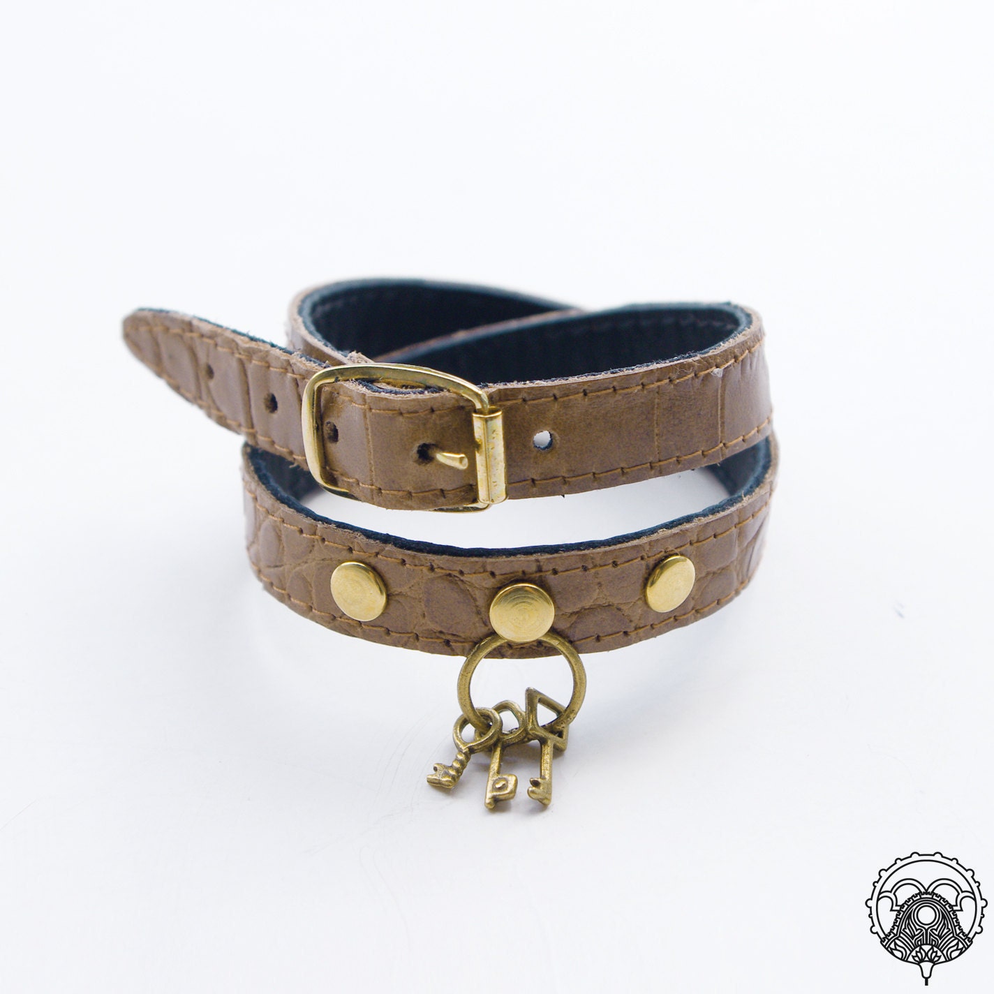 Walnut brown croco optic double tour leather bracelet with key charm