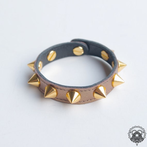 Shiny bronze leather spiked bracelet