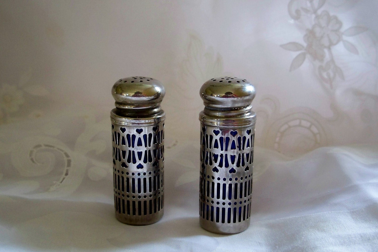 Vintage Cobalt Blue Salt and Pepper Lattice Liner with hearts