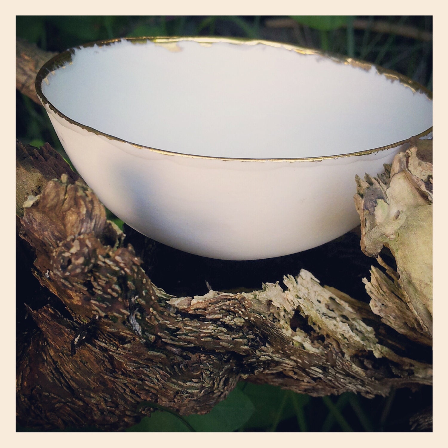 Fine bone china bowl with 10% real gold.