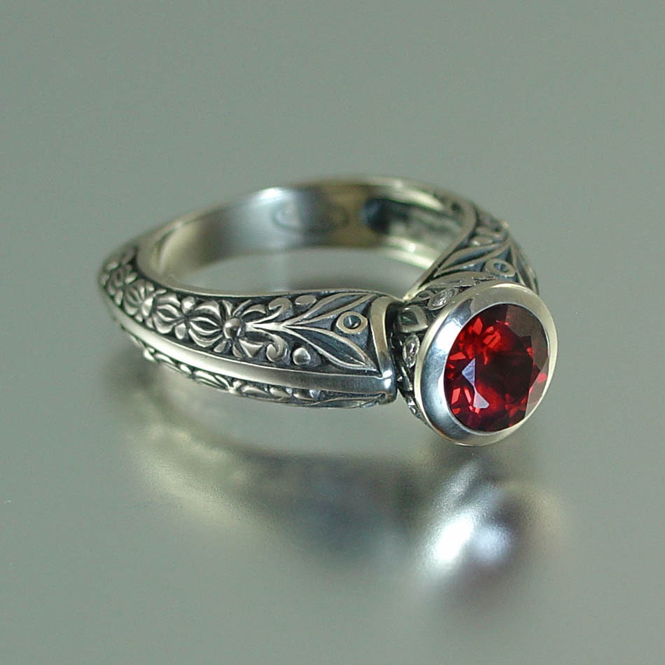 The RED COUNTESS 14K engagement ring (sizes 4 to 7)