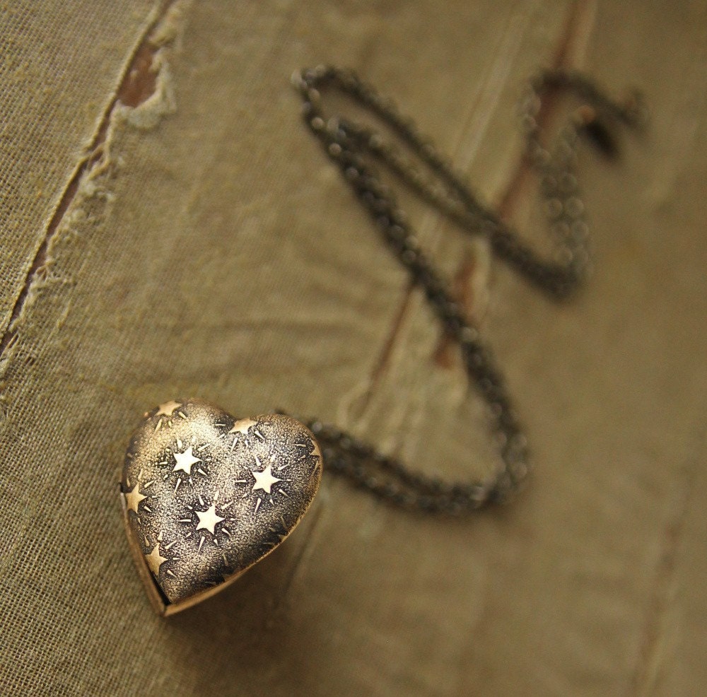 Seeing Stars - Mini Heart Locket Necklace with sweet Stars Pattern