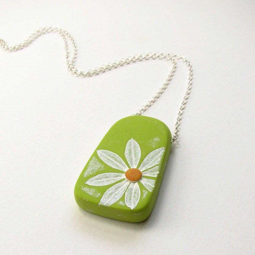 Daisy Necklace White Flower Pendant Chartreuse Rustic Nature Spring Marguerite Sterling Gardener