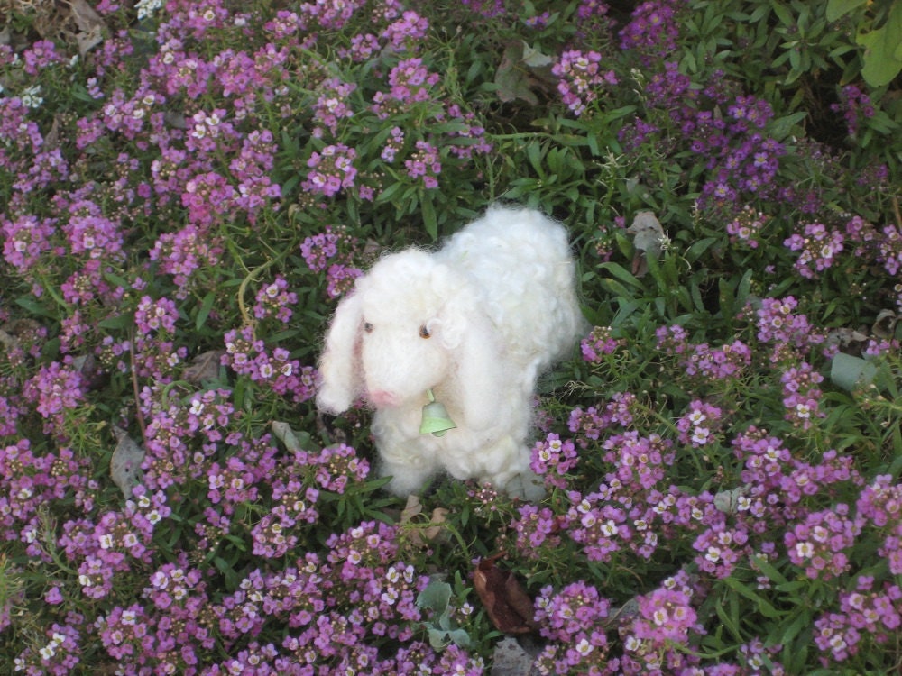 DIY Needle Felting Kit / White sheep / poseable  / Learn to needle felt  / Needlecraft  Tutorial