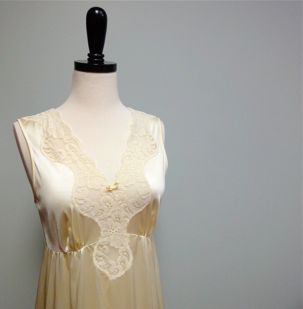 Vintage Vassarette Long Column Nightgown Pale Golden Champagne Bust 34 Made in USA