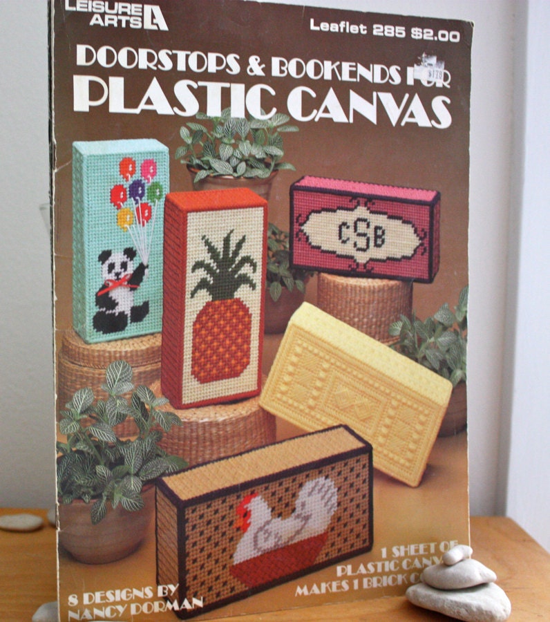 WoNDeRFuL CoLLeCTioN PLaSTiC CaNVaS  Pamphlets . Doorstops . Cardinals . Christmas . Hand Puppets