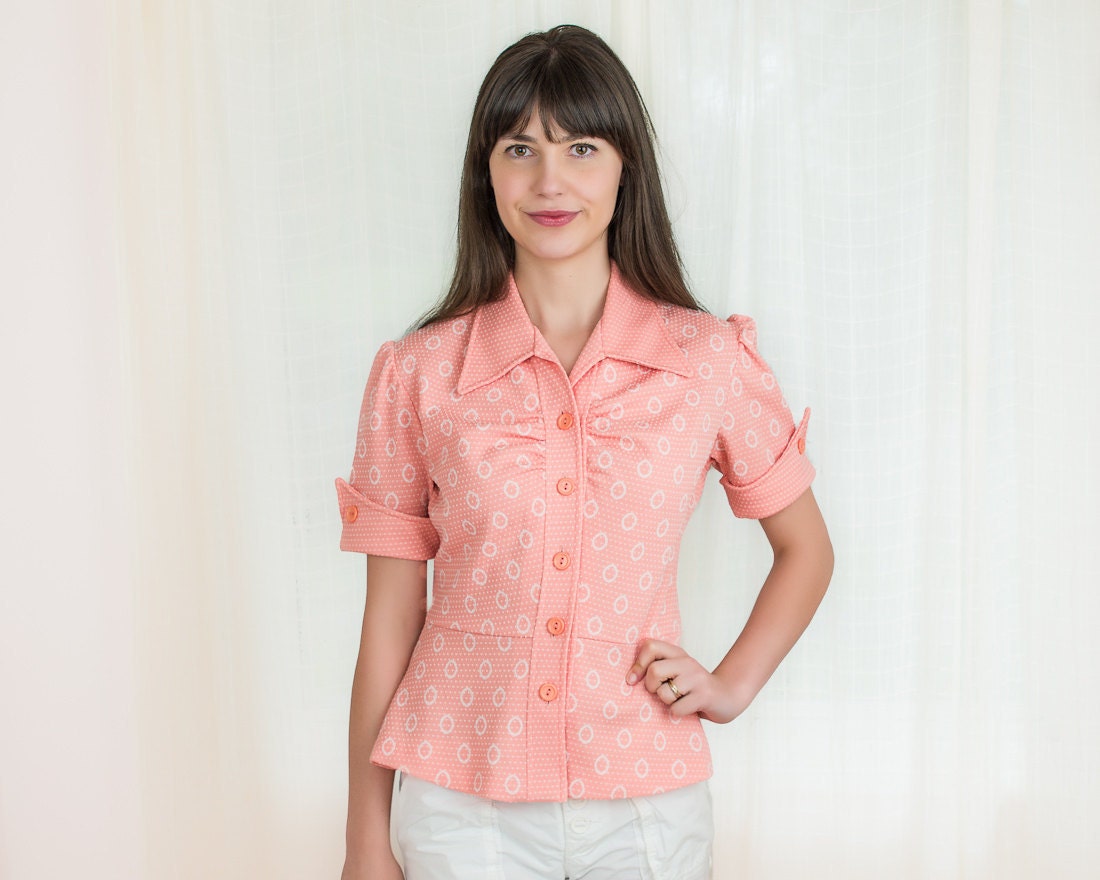 Sale - Vintage 1970s Blouse - 70s Blouse - Peach Shirt with Dots and Circles -  S / M