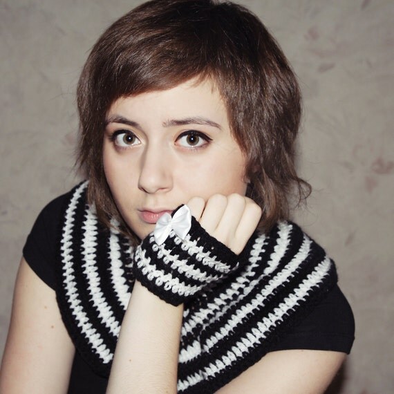 Black and White striped Cinderella crochet neck warmer Retro Striped Scarf, Striped Scarf, Summer Scarf Circular scarf