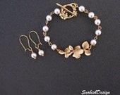Orchid Jewelry Set, Orchid Bracelet, Swarovski Pearl Bracelet and Dangle Earrings, Mothers Jewelry, Dainty Jewelry, Wedding Jewelry