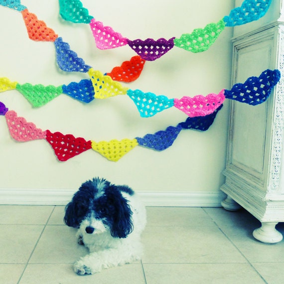 Crochet Pattern Pennant or a necklace, or even a crochet applique with same technique - pdf ebook crochet pattern Granny Chic