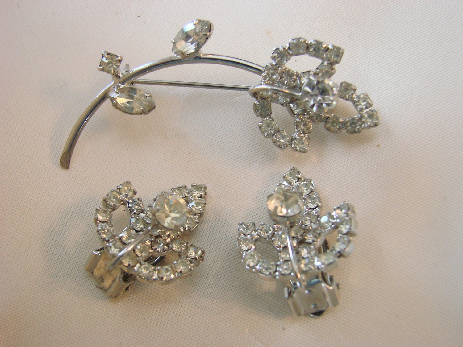 Reserved for Felicity 50s Rhinestone Demi Parure (Brooch & Earrings) Bridal
