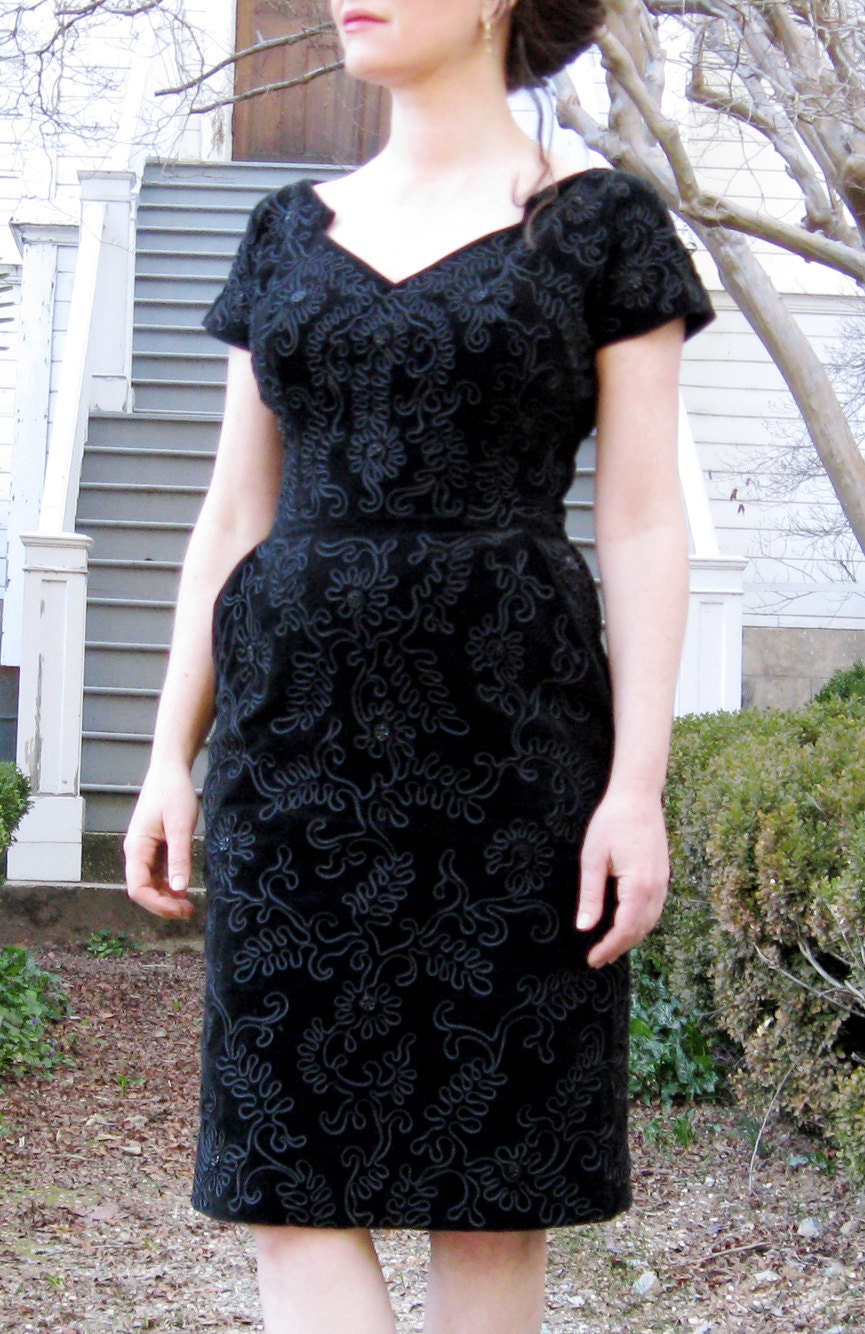 vintage 1950s dress / Black velvet Gorgeous 50s dress ornate Floral details with black beads