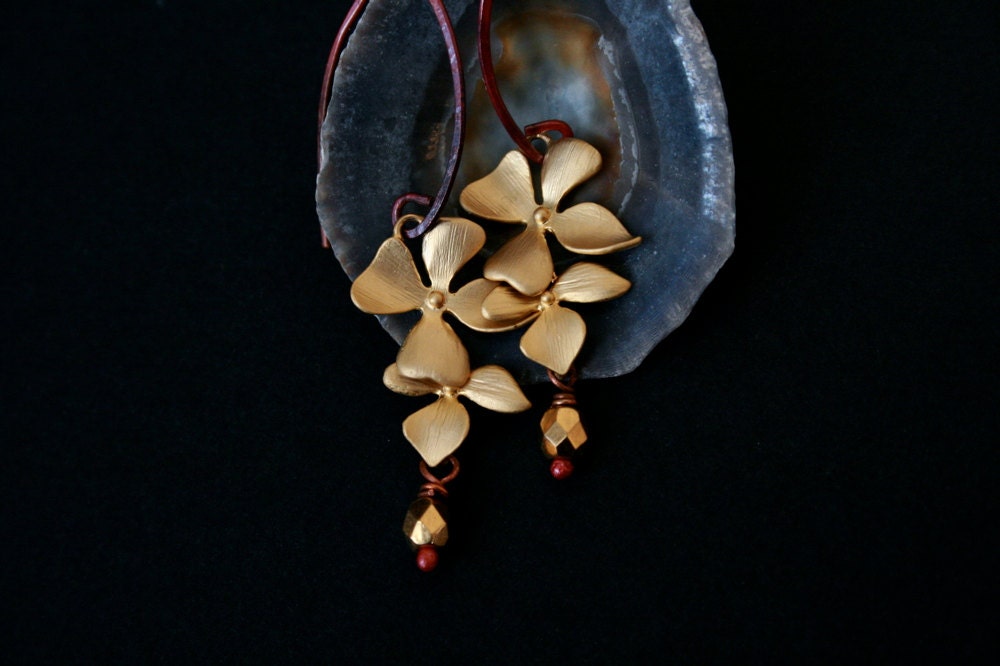 gold flower earrings with glass beads - dangle earrings - rokdarbi