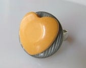 Vintage Bakelite Heart Ring (Grey/Yellow)