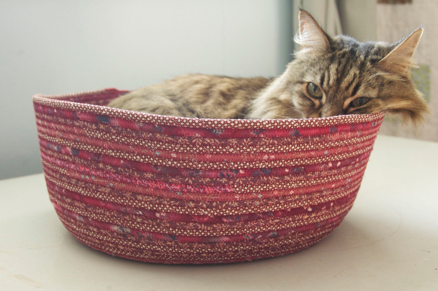 Cuddly cat snuggle bed - Burgundy - Dark Pink
