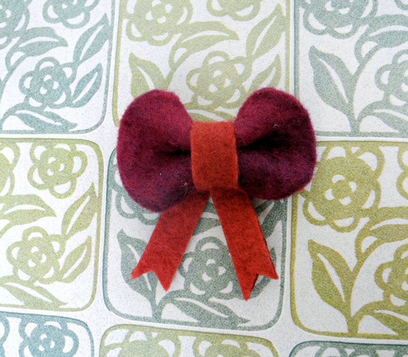 Felt Bow Pin . Rust and Cranberry