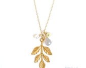 mary leaf necklace     .      gold     .