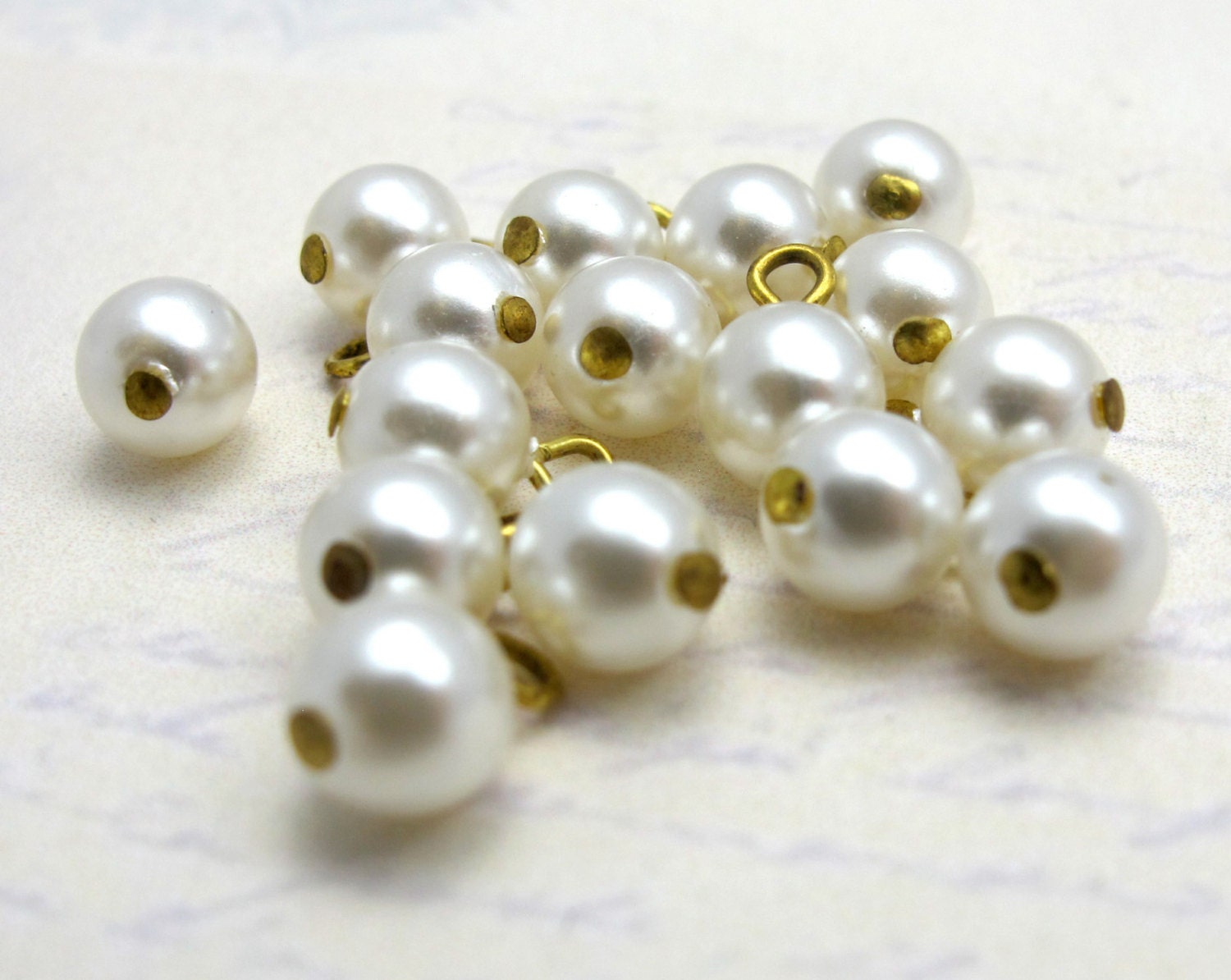 Vintage Plastic Faux Pearl Charms (20X) (B562)