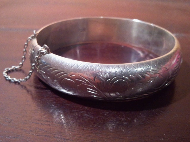 Vintage 1970s sterling silver carved bangle