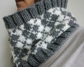 Fairisle cowl in argyle pattern