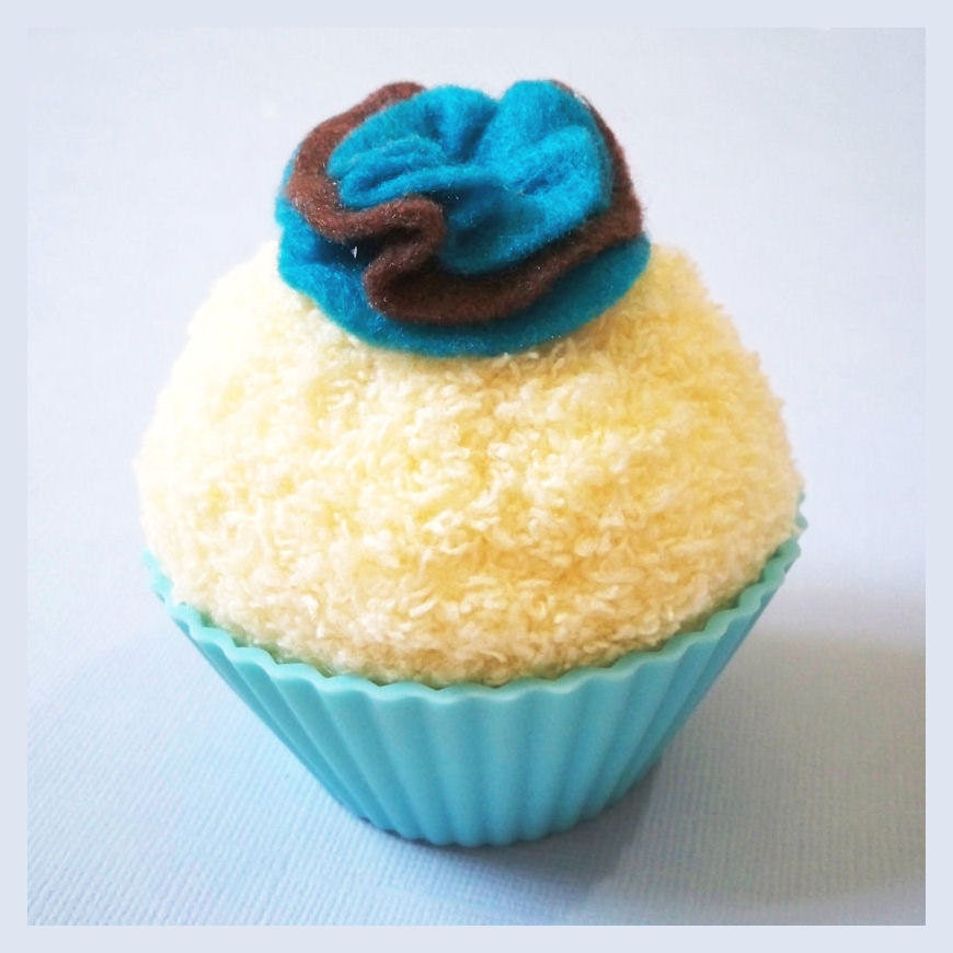 Cupcake shabby chic pincushion (C)