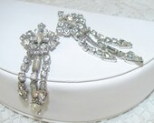 Rhinestone Jewelry Fur Clip Stole Clips Dress Small Dangle 1940s Vintage Brooch