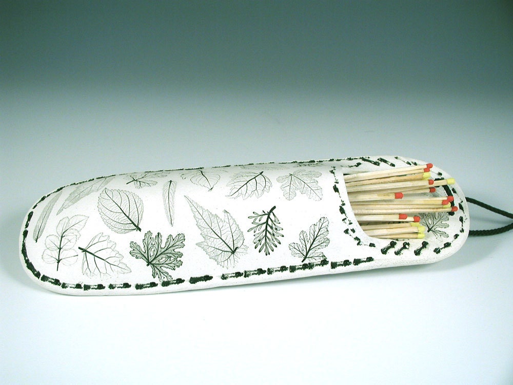 Wall Vase/Matchholder, green leaf