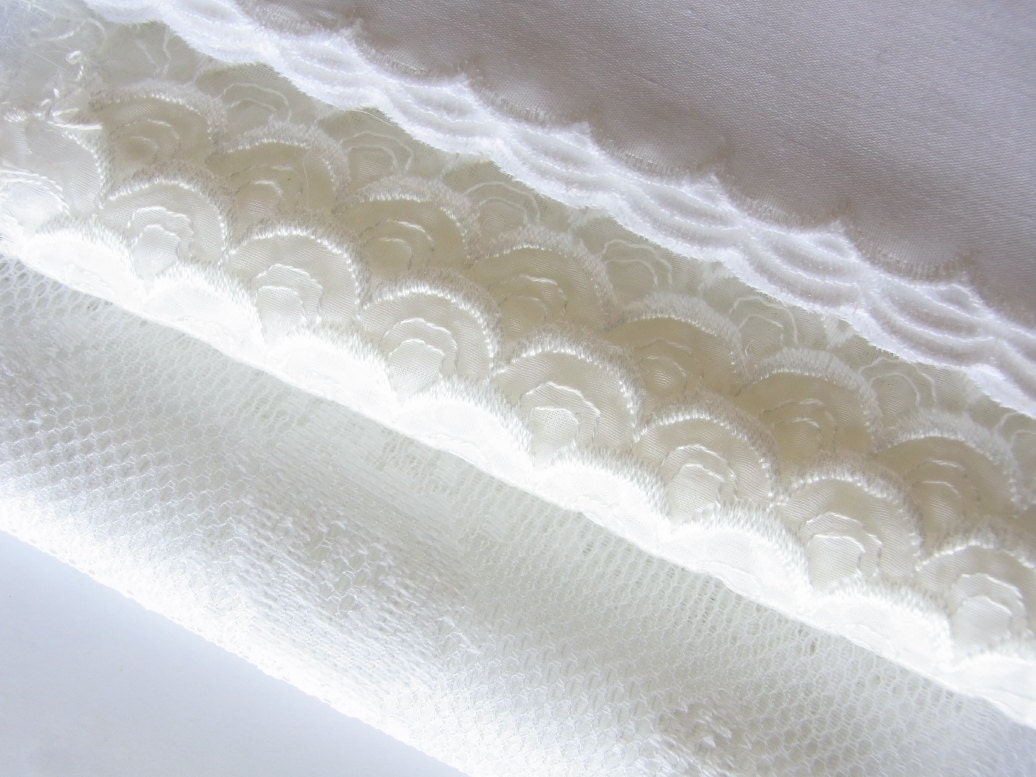 Vintage lace/linen lot no 8