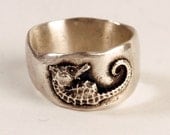 Curled Seahorse Ring