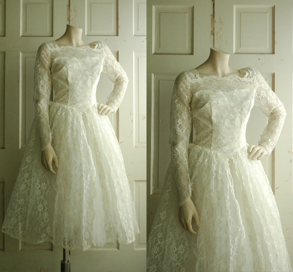 Vintage Short Lace Wedding Dress / 1950s Wedding Gown