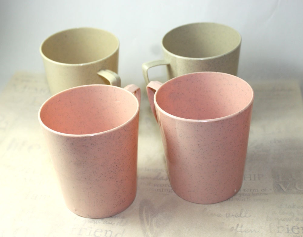 Retro Vintage Plastic Cups Pink Beige Speckled