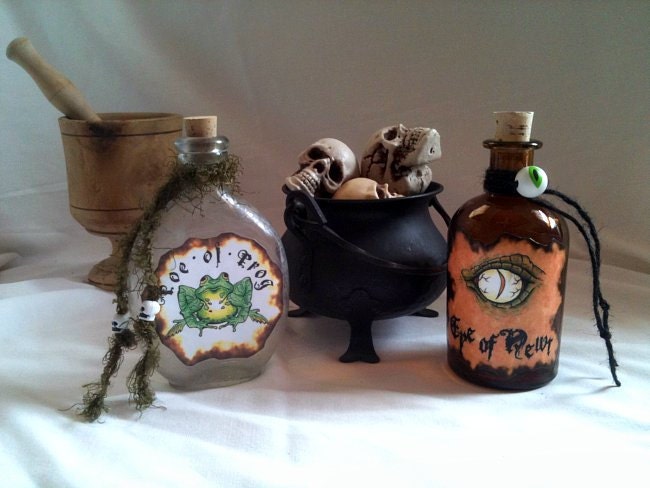 Eye of Newt and Toe of Frog potion poison spell WITCHS brew bottles halloween props