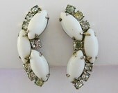 Vintage .. Earrings, Milk Glass White Clear Clipon 1950s vintage bride wedding bridal