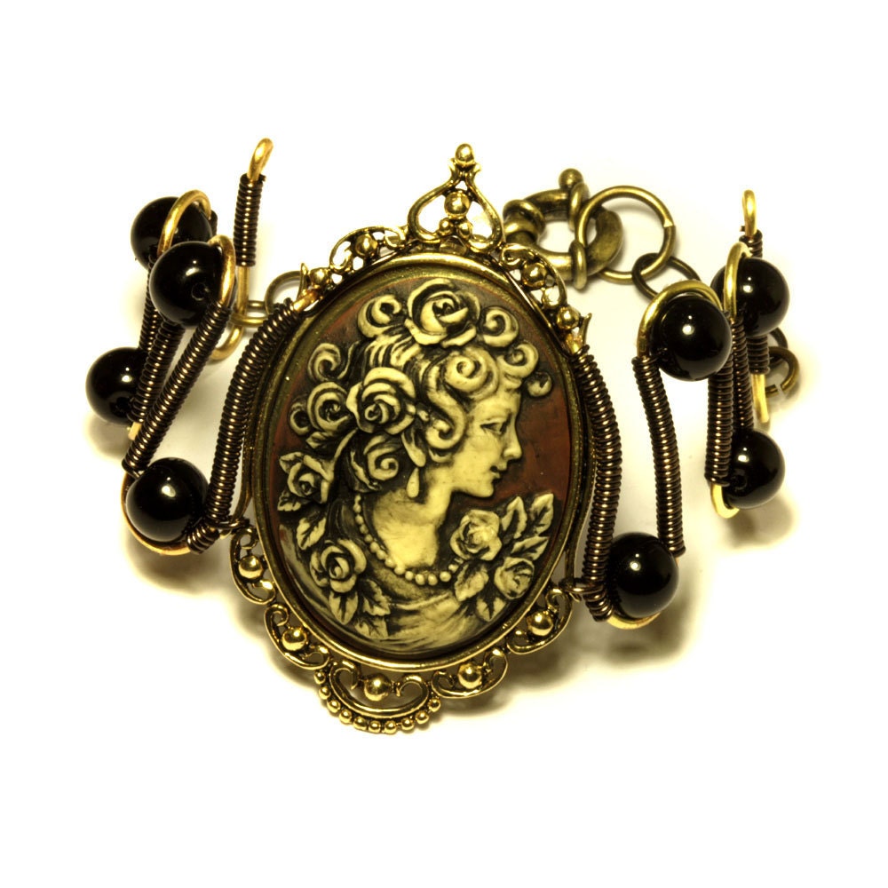 Neo Victorian Jewelry - Bracelet - Beautiful Creamy ivory Antebellum Portrait Cameo blending into a earthy brown background