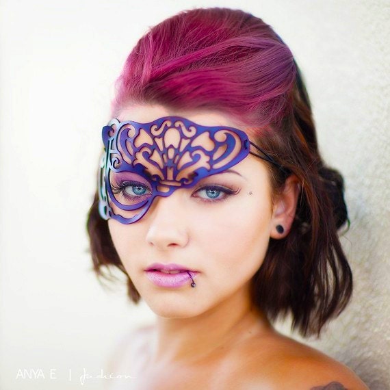 Vixen half mask in purple leather