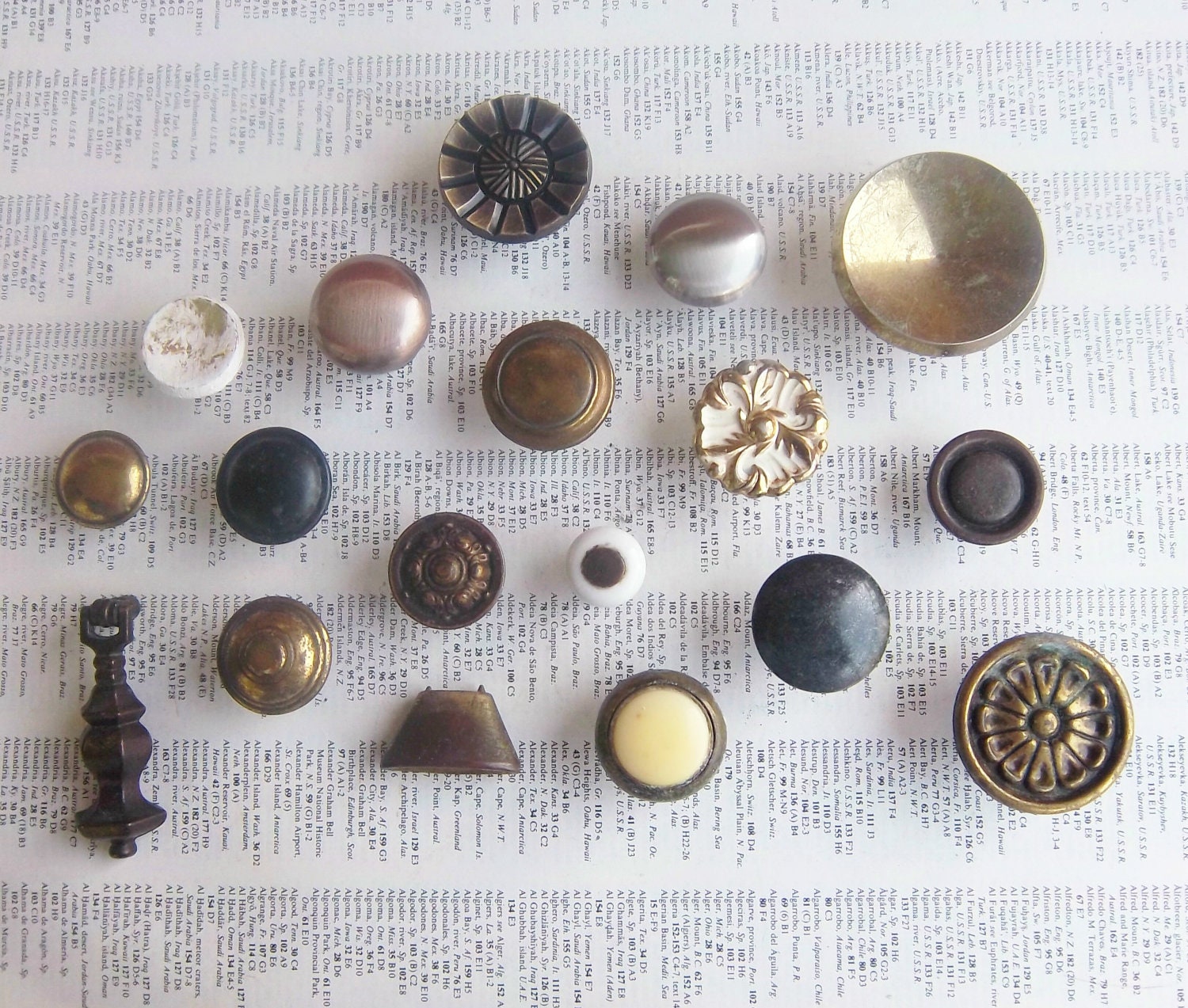 18 piece mixed lot vintage mostly metal knobs includes one pull plus bonus