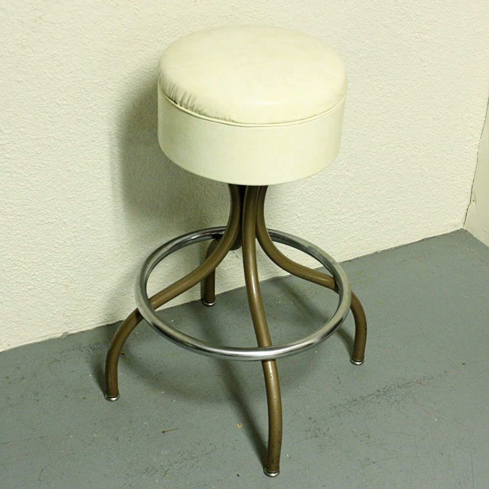 Vintage stool - metal - seat - bar stool - swivel - white cream - cushioned