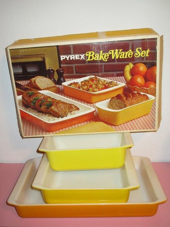Pyrex Daisy Bake Ware Set by pyrex1 on Etsy