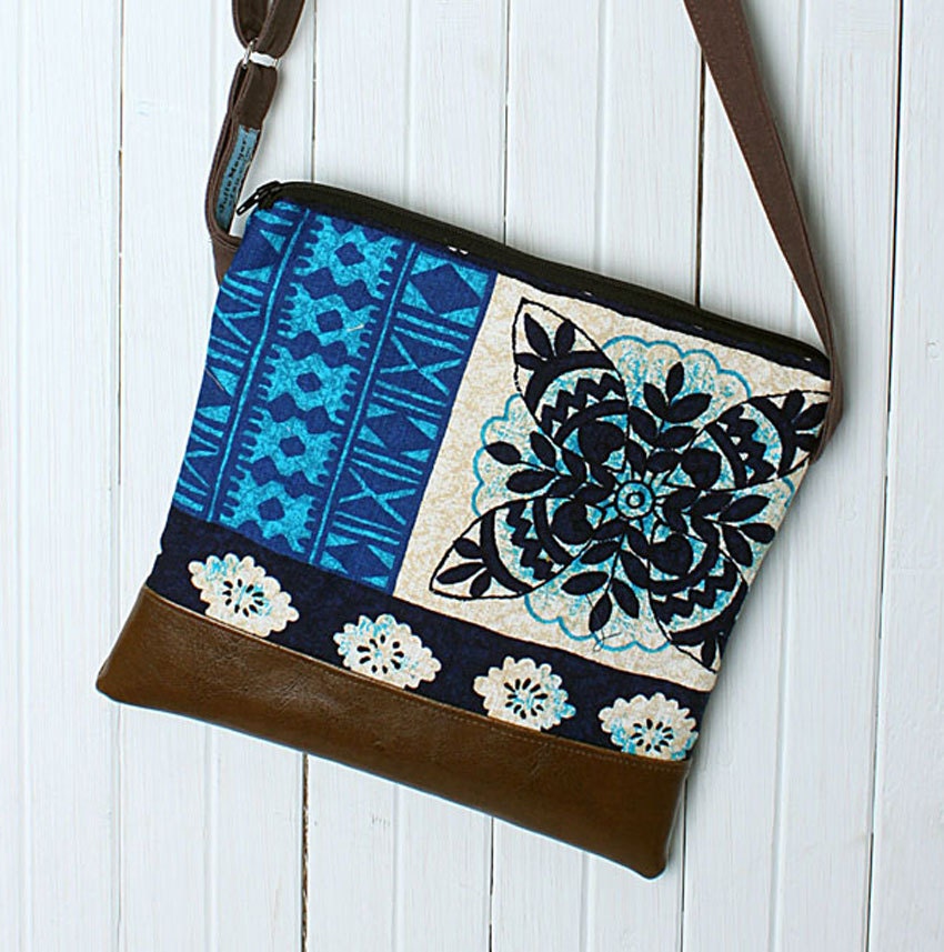 Cross Body Zipper Top Purse in Navy Blue Print