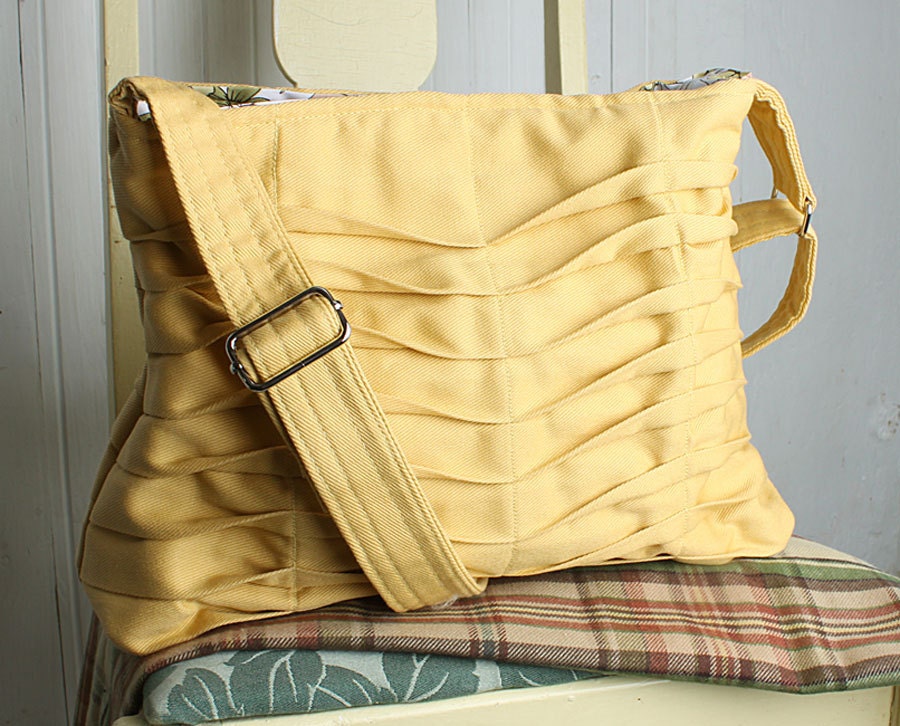 Handbag Purse Everyday Bag in Creamy Yellow Chevron Pleats