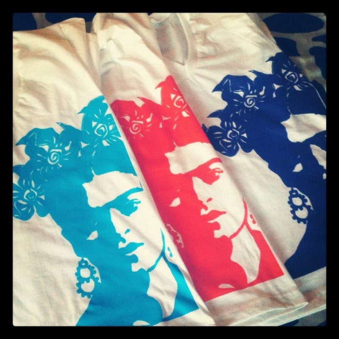 frida v neck t shirt