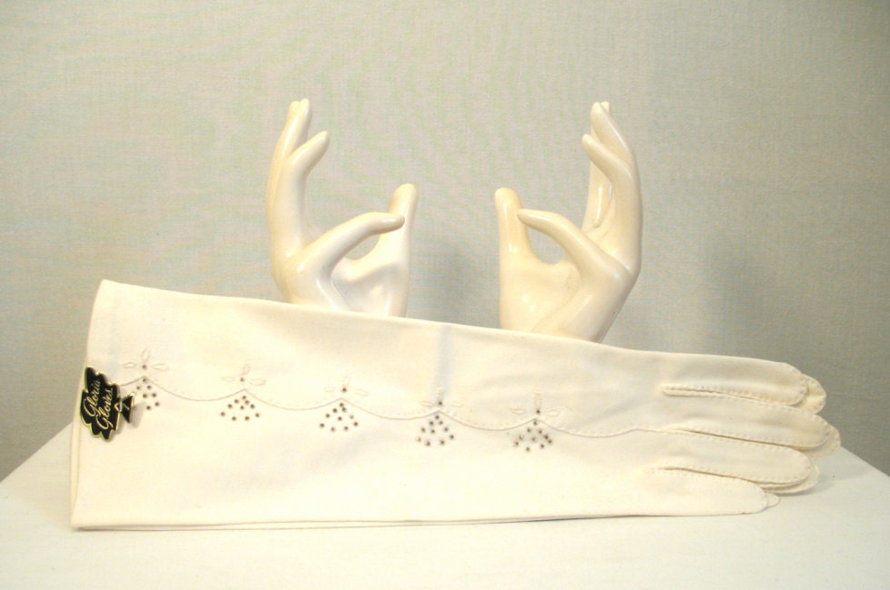 Vintage Gloves / 50s Beaded Gloves / Elegant Formal Wear / NOS