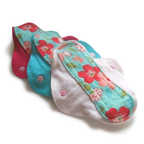 Muffies Cloth Menstrual Pad Set: Overnight, Regular, and Pantyliner in Vintage