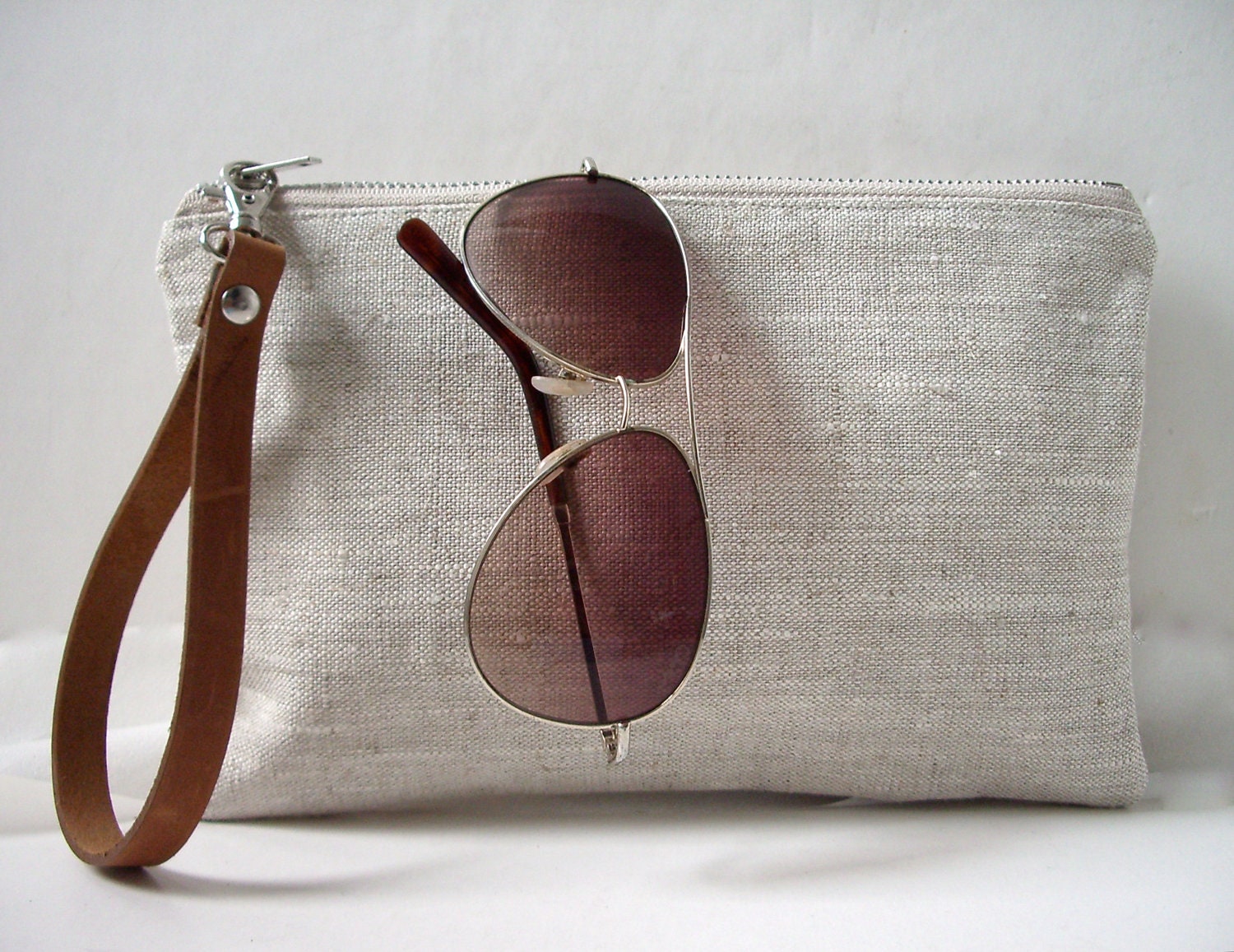 Wristlet, Simple Clutch Bag, Linen Clutch, Neutral, Oatmeal Linen and Leather for Women, Simple Purse, Handbag.